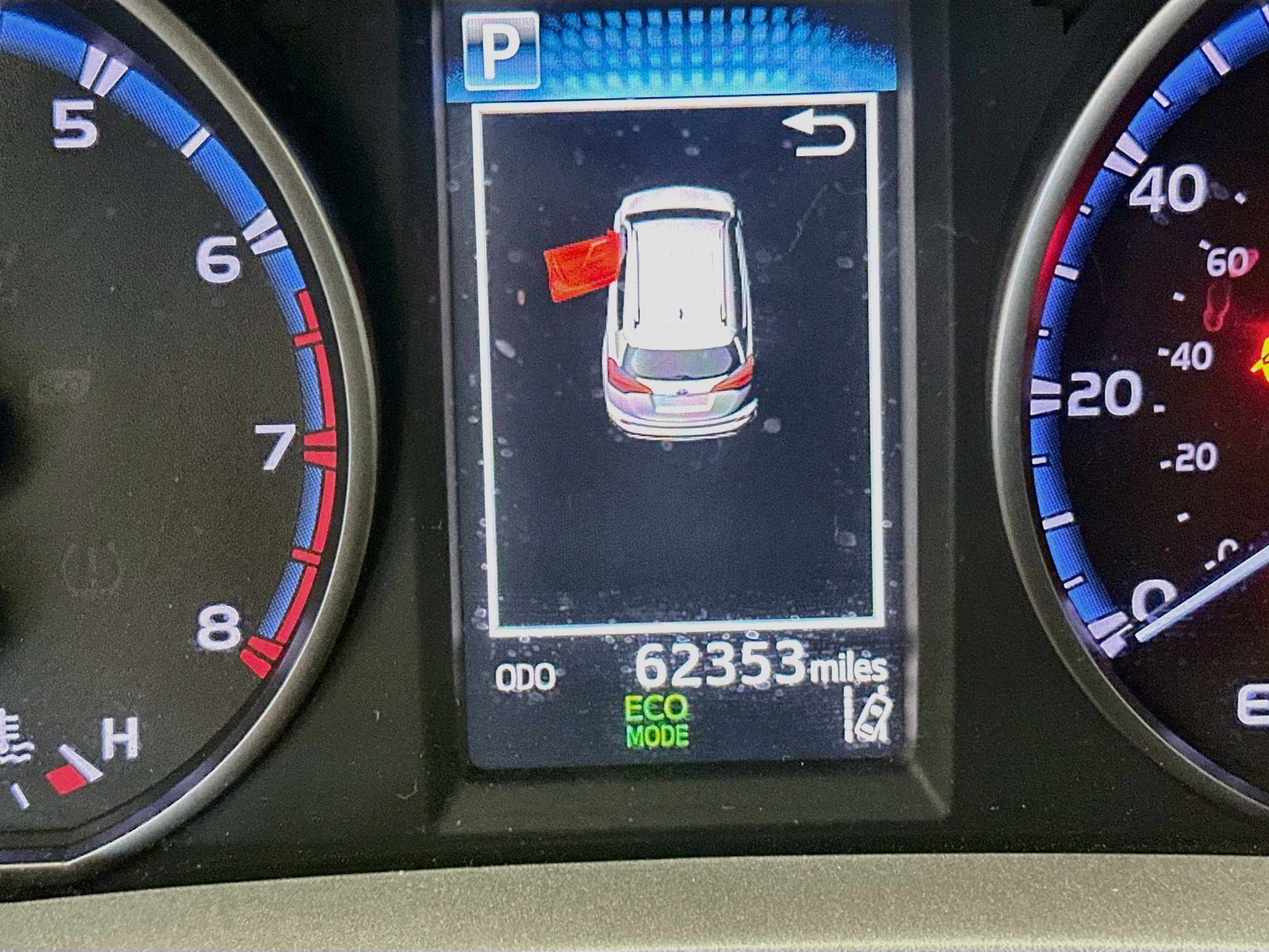 Used 2018 Toyota RAV4 LE w/ Carpet Mat Package FWD image 18