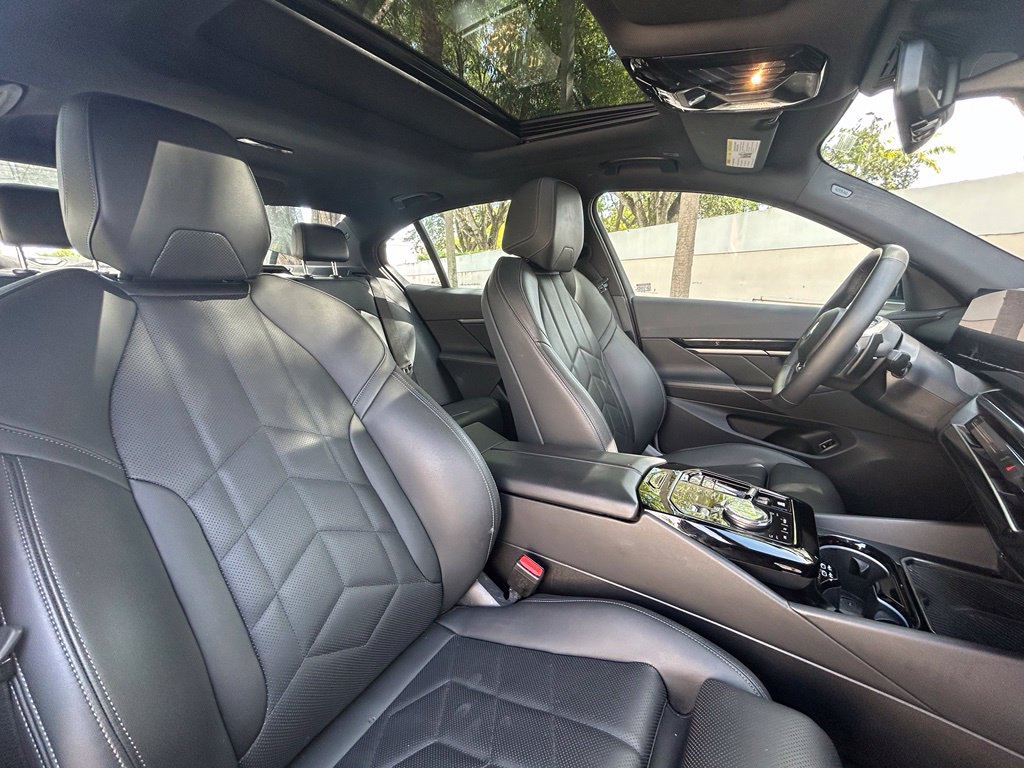 Used 2025 BMW 530i RWD image 32