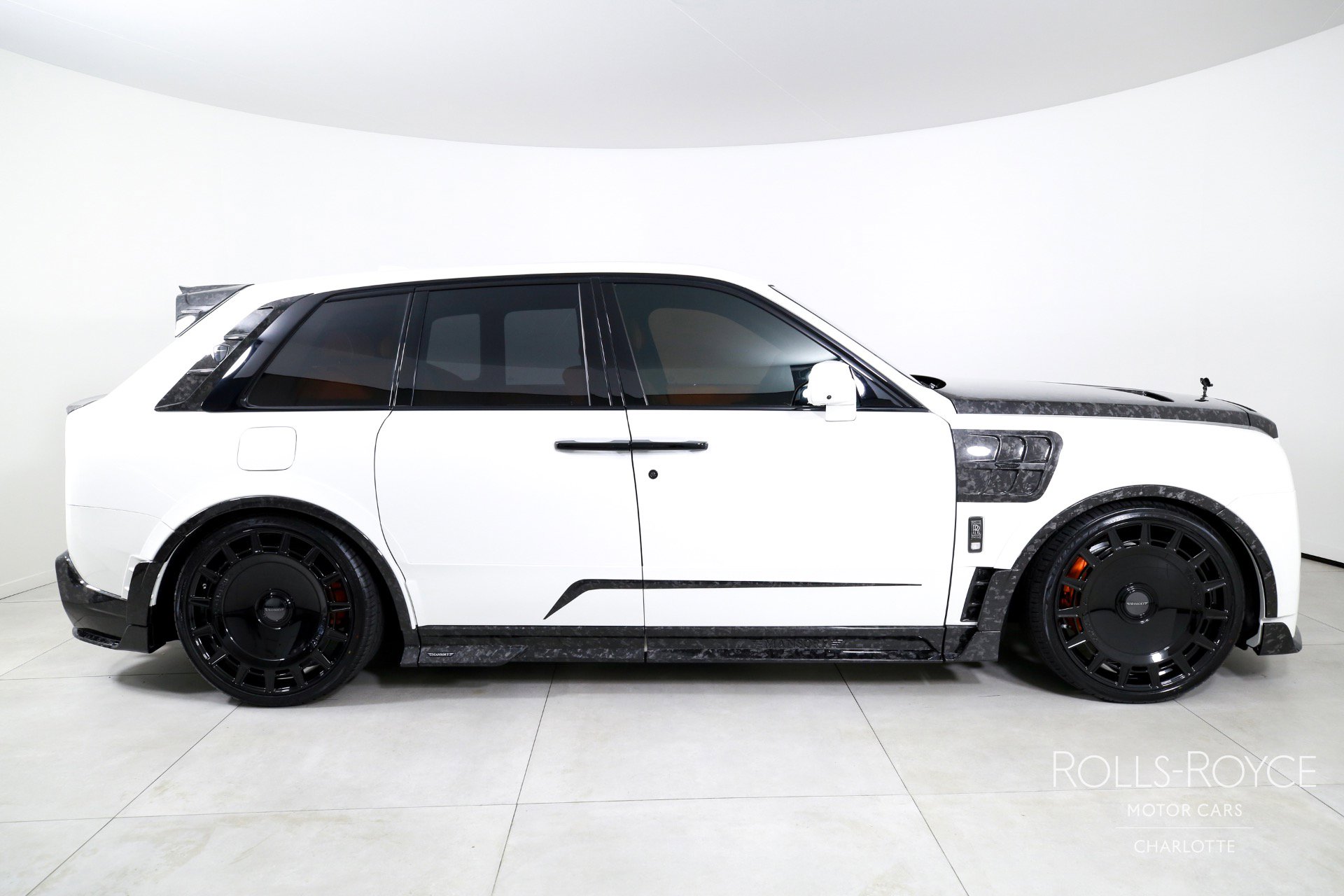 Used 2025 Rolls-Royce Cullinan Black Badge image 10