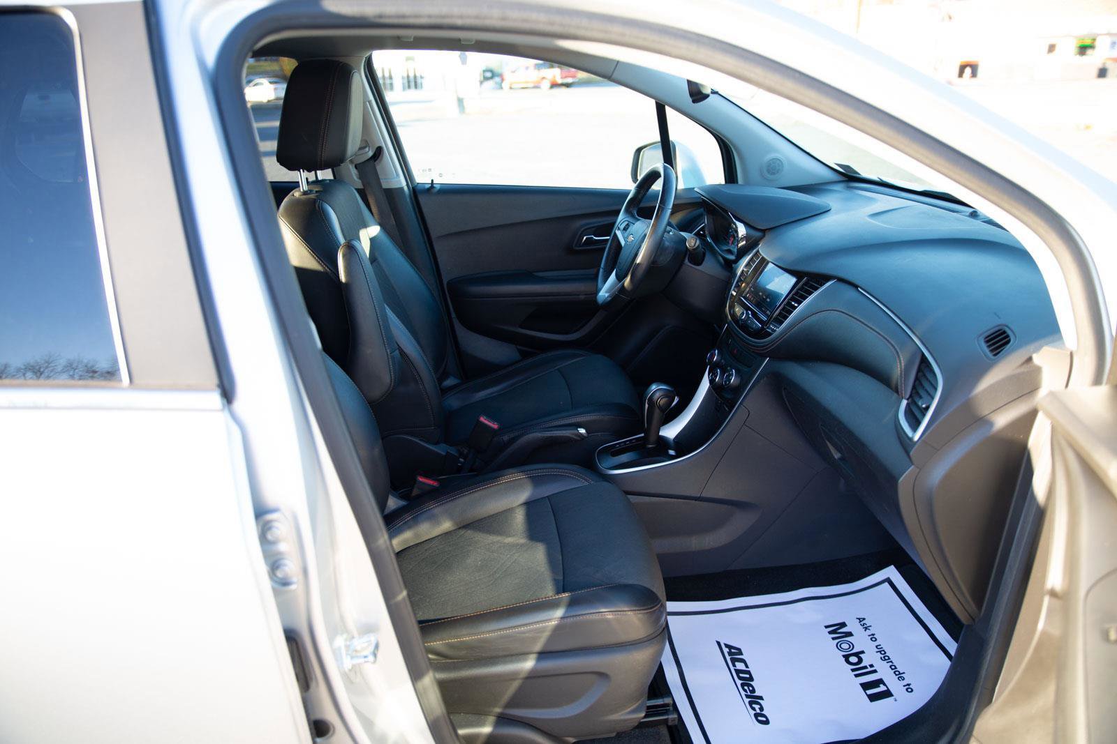 Used 2020 Chevrolet Trax LT w/ LT Convenience Package image 23