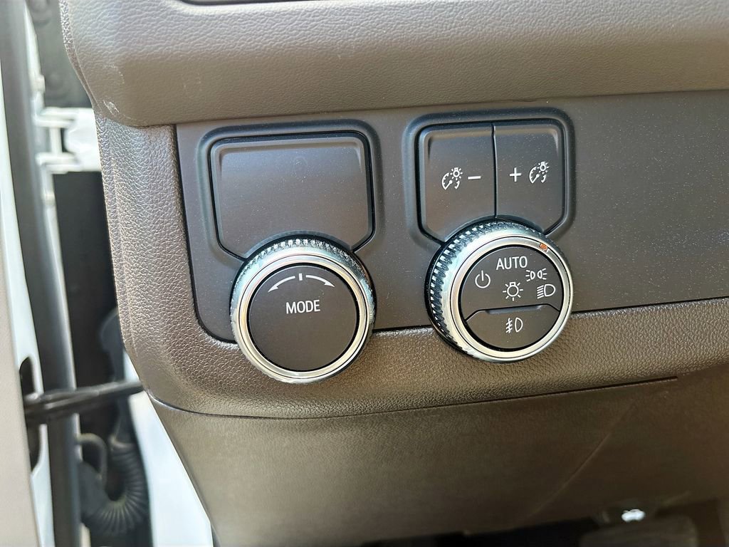 Used 2024 GMC Yukon XL SLT w/ SLT Luxury Package RWD image 43