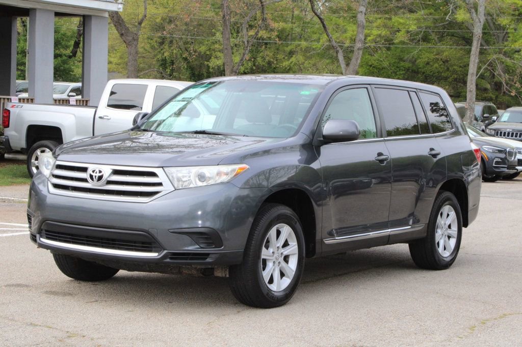 Used 2013 Toyota Highlander Plus w/ Cold Weather Pkg image 3