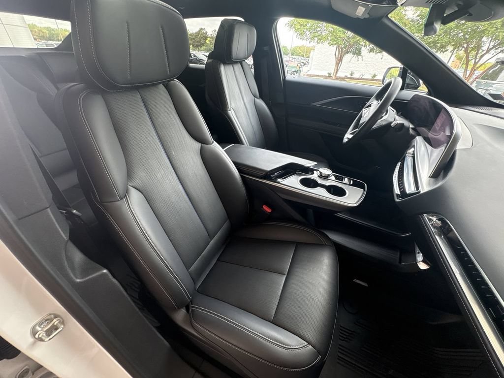 Certified 2025 Cadillac Lyriq Luxury AWD/4WD image 29