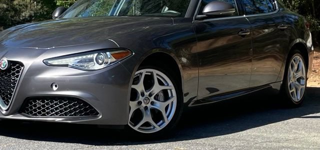 Used 2019 Alfa Romeo Giulia Ti AWD/4WD image 2