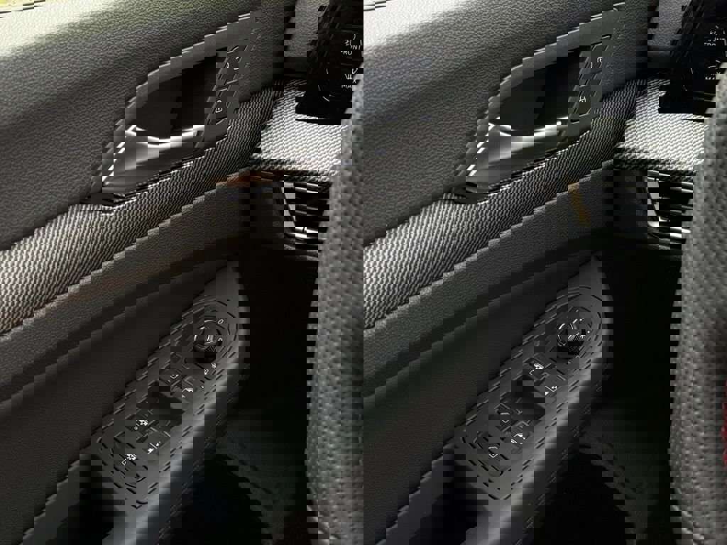 New 2025 Volkswagen GTI SE image 33