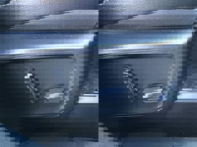 Used 2020 Ford Escape Titanium image 32