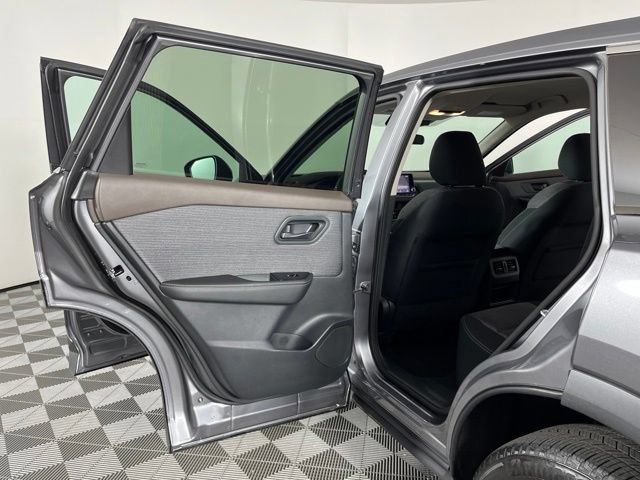 Used 2021 Nissan Rogue S FWD image 40