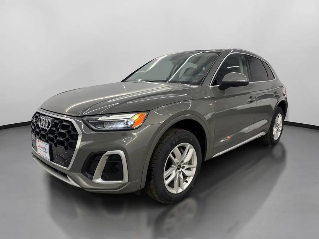 Used 2023 Audi Q5 2.0T Premium w/ Convenience Package image 4