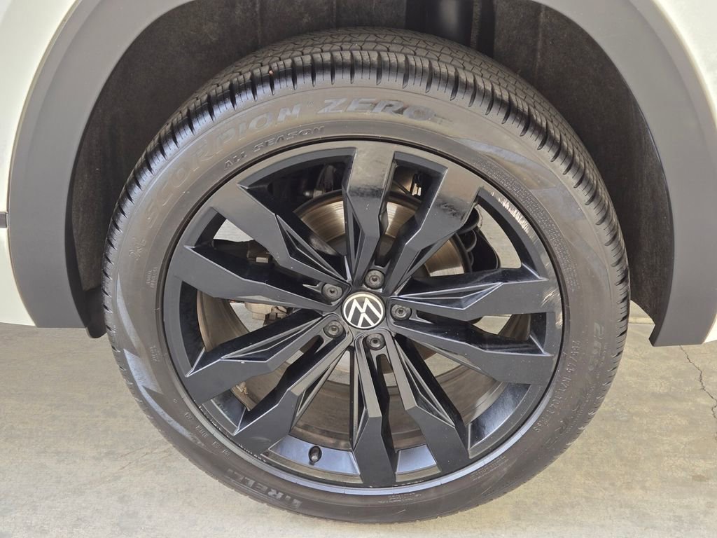 Used 2021 Volkswagen Atlas Cross Sport SEL R-Line image 11