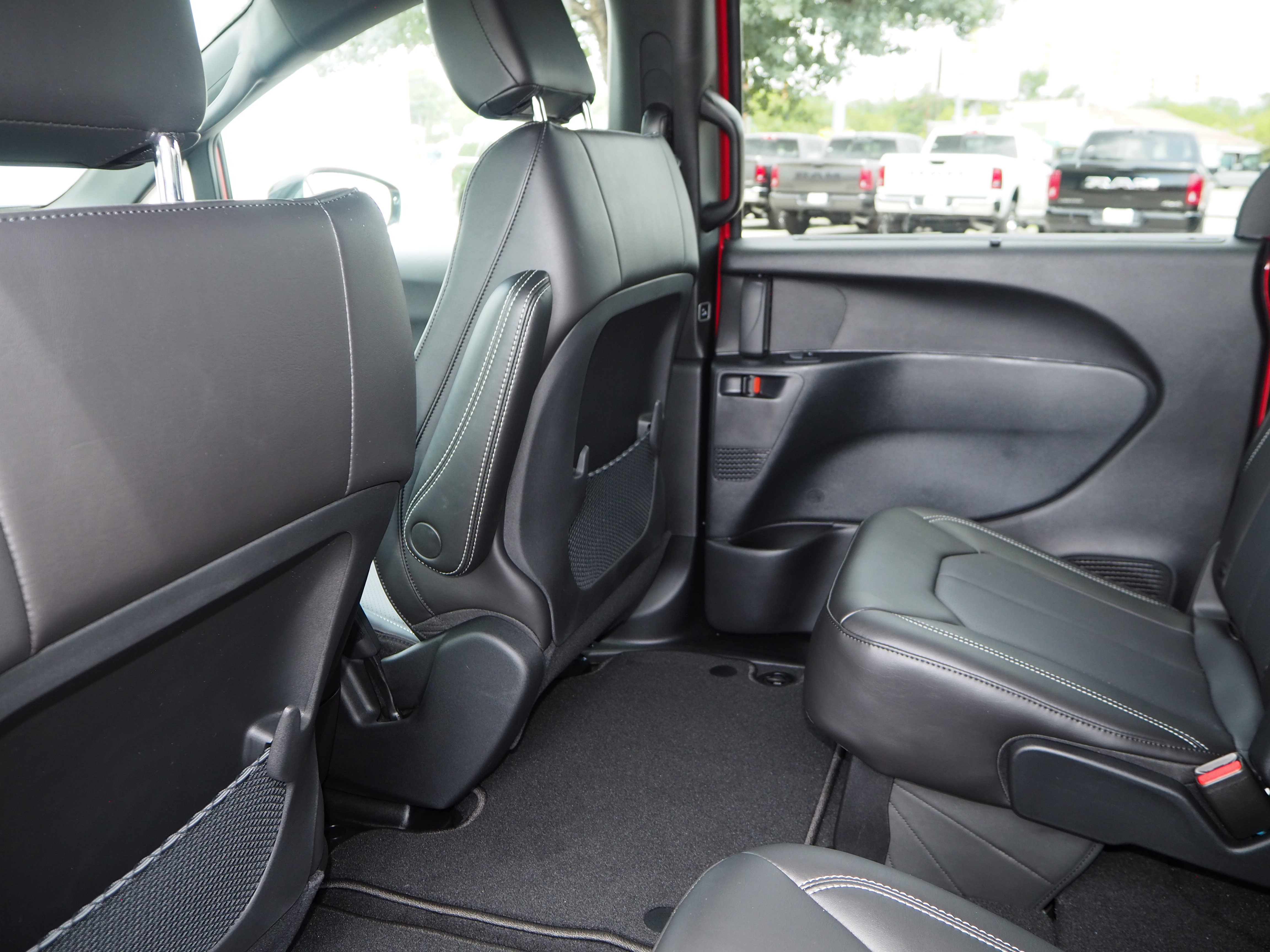 New 2025 Chrysler Voyager LX image 15