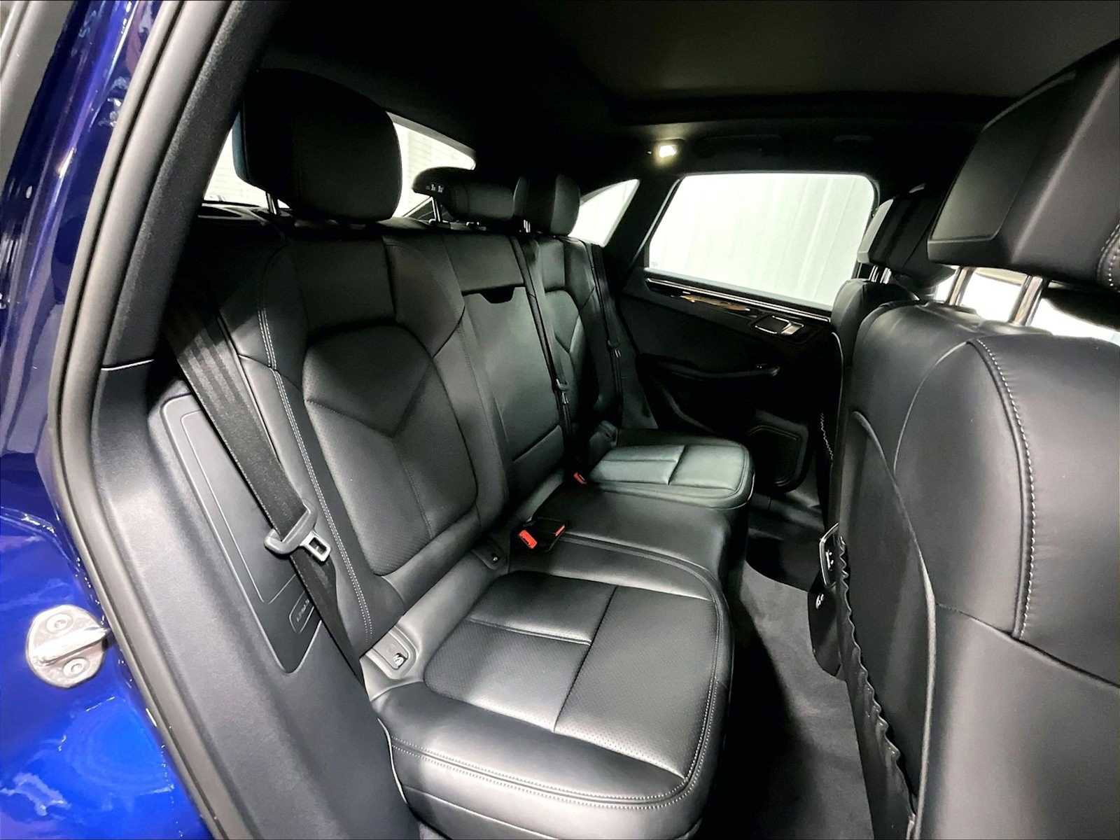 Used 2025 Porsche Macan image 32