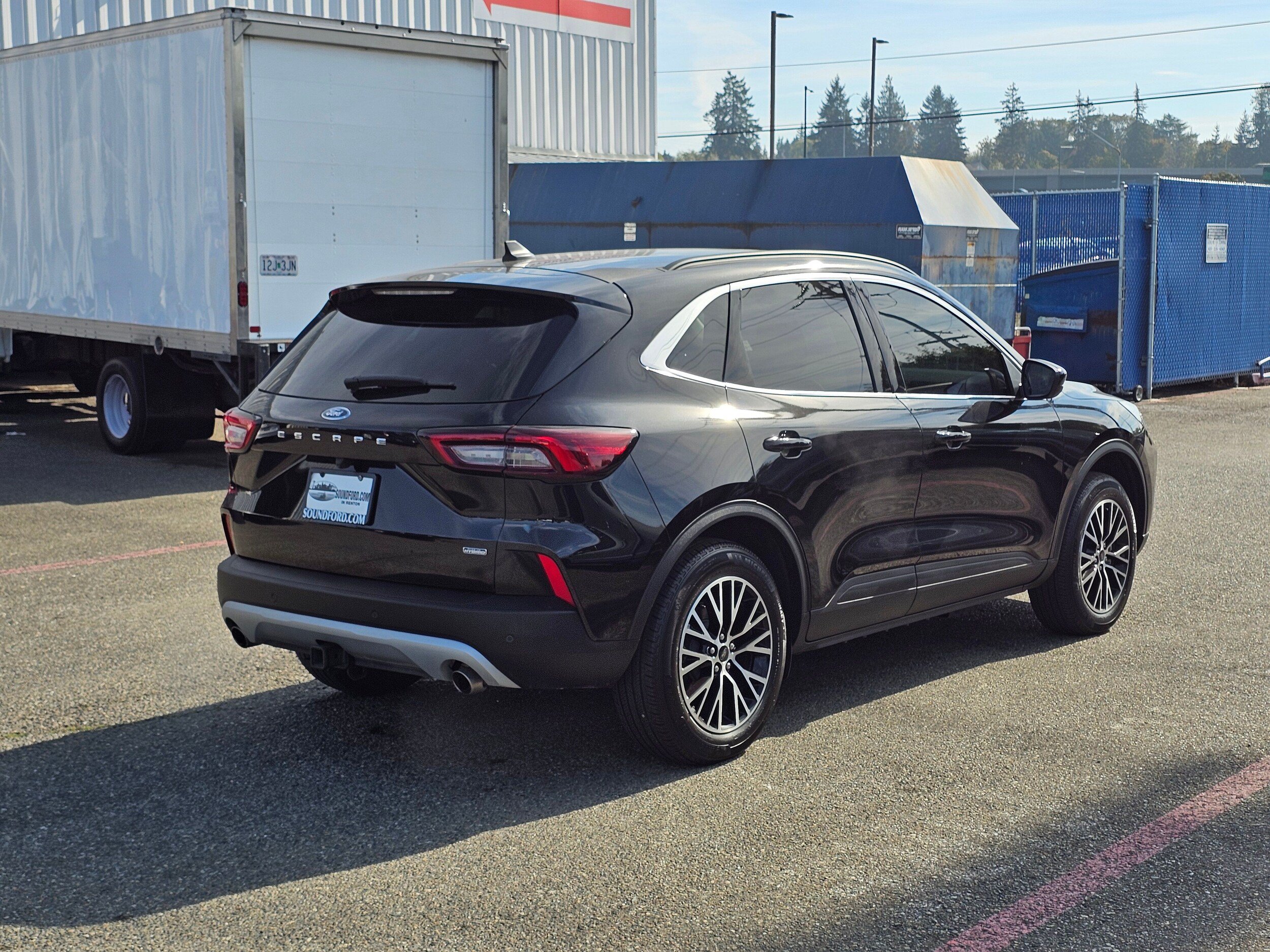 Certified 2025 Ford Escape SE w/ Class II Trailer Tow Package FWD image 5