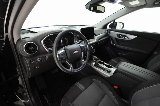 Used 2025 Chevrolet Blazer LT w/ Convenience Package image 9
