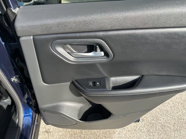 Used 2025 Nissan Rogue SV image 15