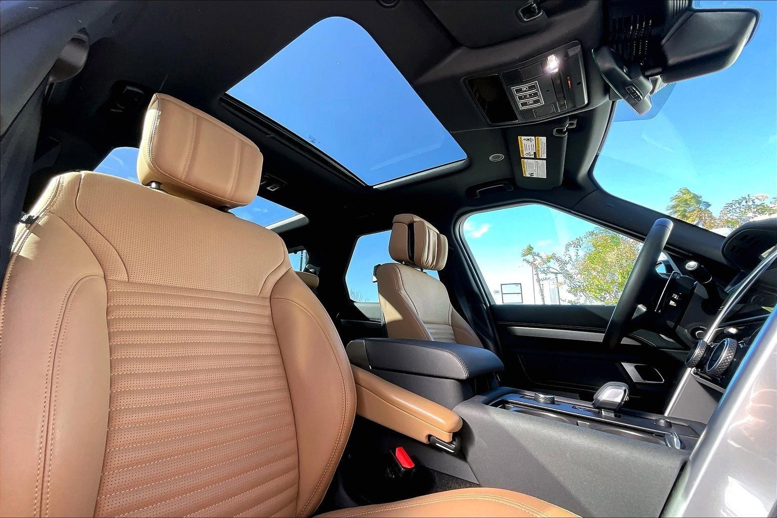 Used 2025 Land Rover Discovery Dynamic SE image 20