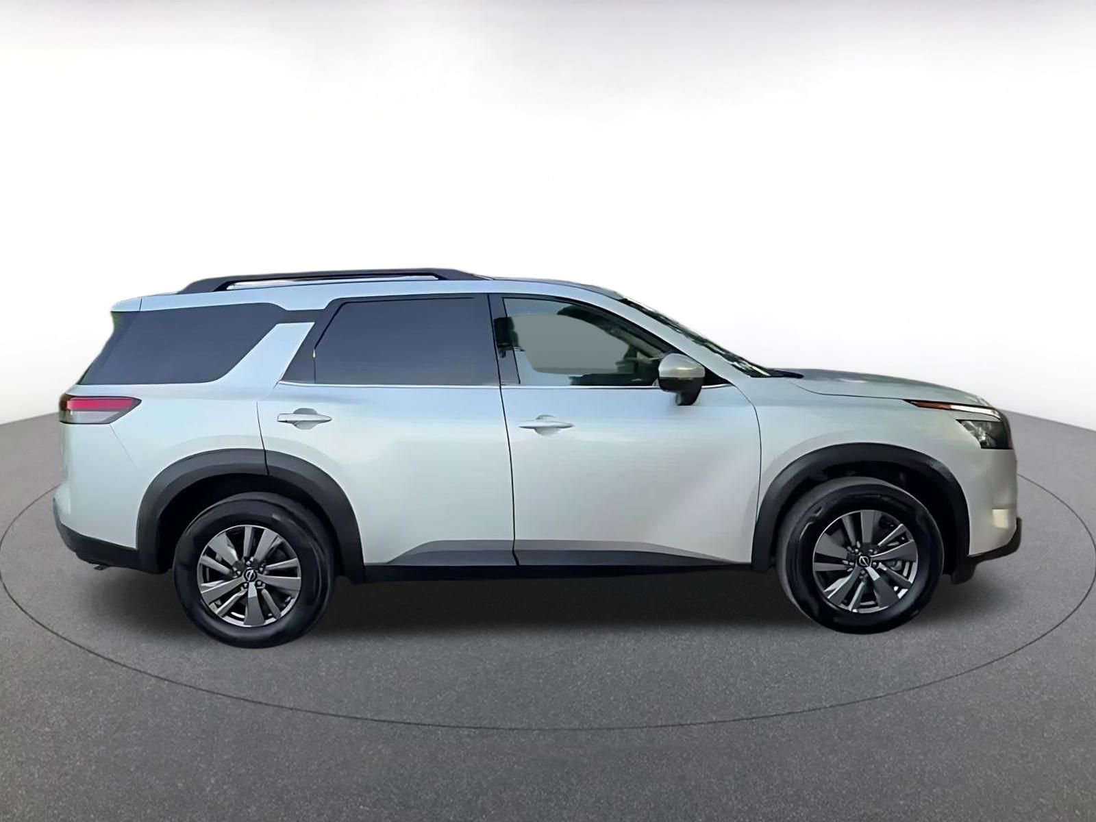 Used 2025 Nissan Pathfinder SV AWD/4WD image 16