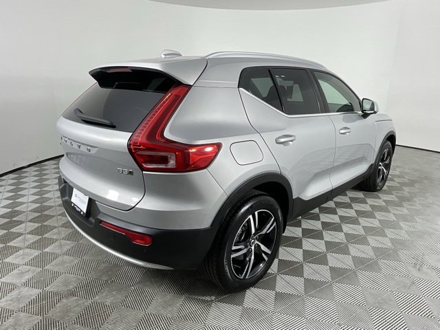 Used 2024 Volvo XC40 B5 Core image 6