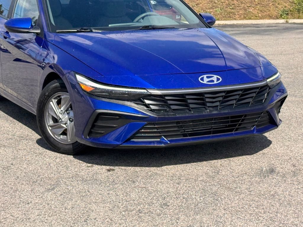 Used 2024 Hyundai Elantra SE image 3