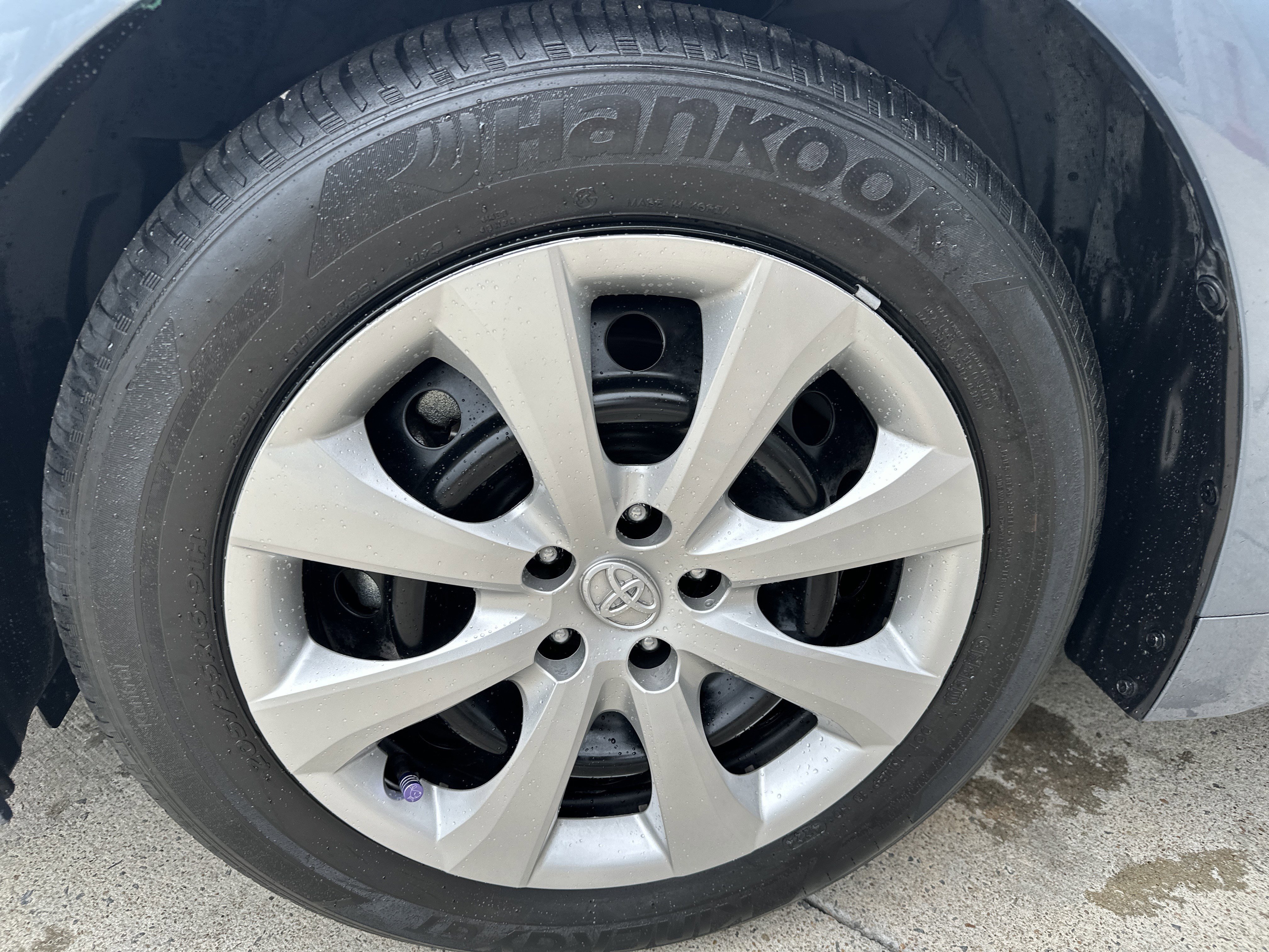 Used 2025 Toyota Corolla LE FWD image 33