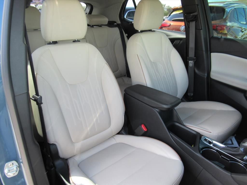 Used 2025 Buick Encore GX Avenir w/ Avenir Technology Package image 7