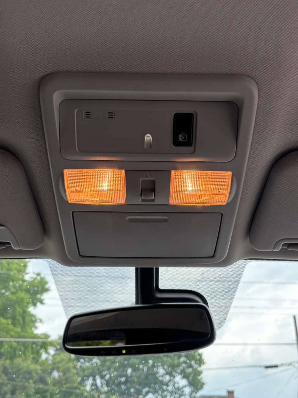 Used 2019 Nissan Titan SV w/ SV Convenience Package AWD/4WD image 25