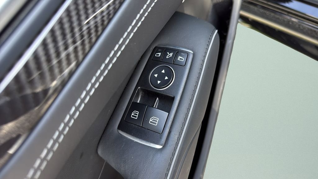 Used 2020 Mercedes-Benz SL 550 image 8