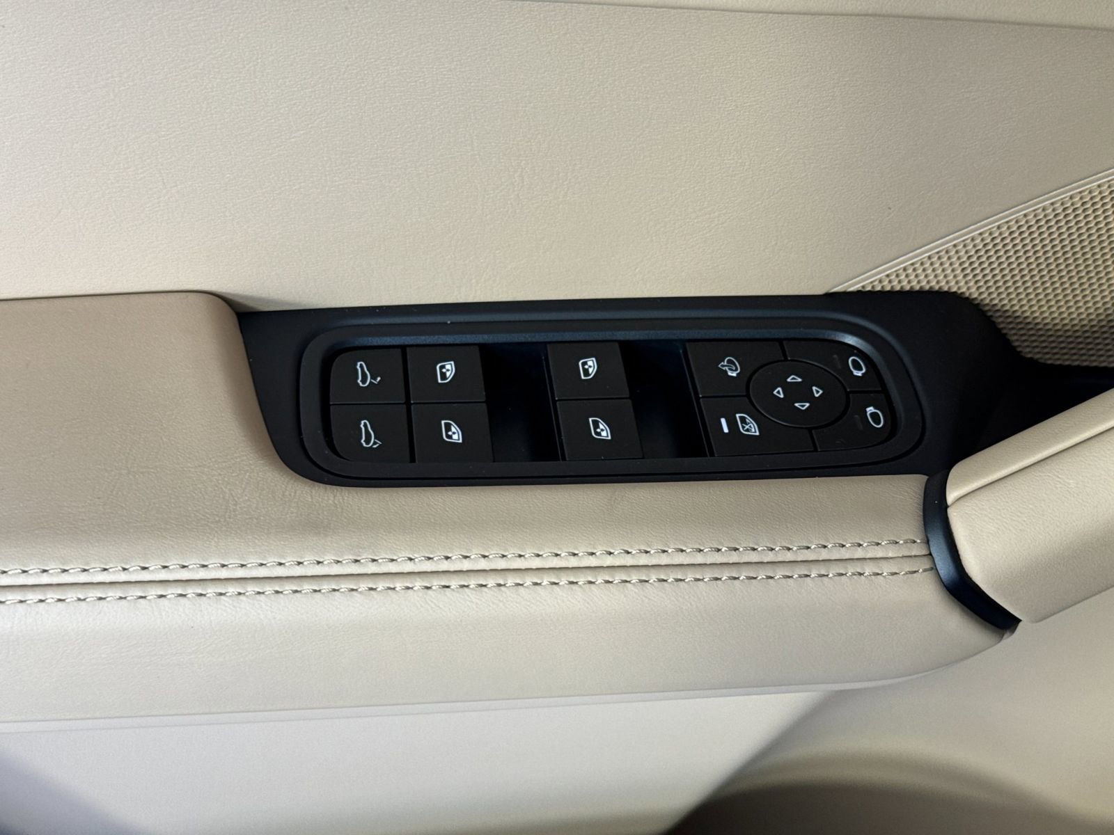 New 2026 Porsche Cayenne S image 13