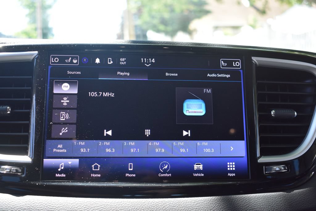 Used 2024 Chrysler Pacifica Touring-L FWD image 17