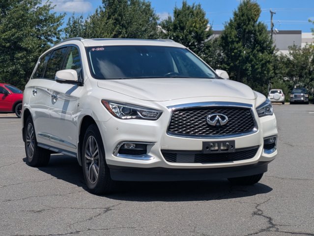 Used 2017 INFINITI QX60 Luxe w/ Premium Plus Package AWD/4WD image 3