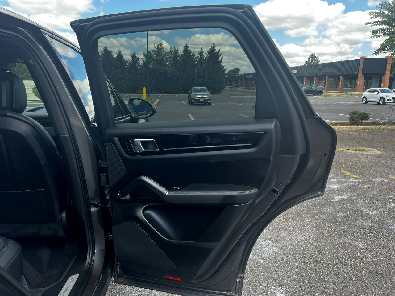 Used 2021 Porsche Cayenne image 26