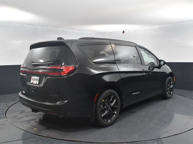 New 2026 Chrysler Pacifica Limited w/ S Appearance Package AWD/4WD image 9