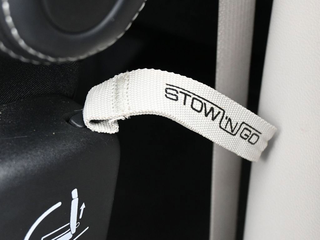 Used 2023 Chrysler Pacifica Touring-L image 31