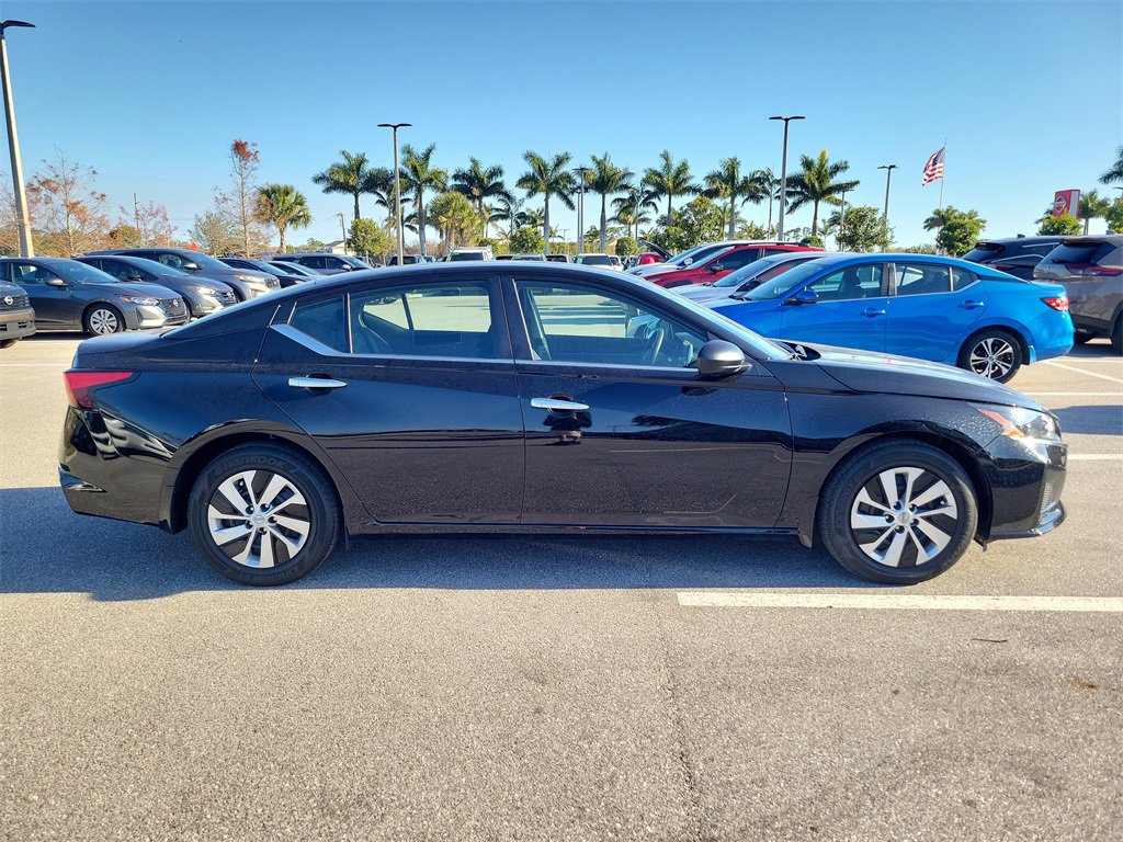 Used 2025 Nissan Altima 2.5 S image 3