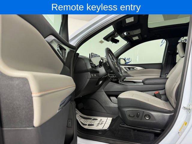 New 2026 Chevrolet Traverse LT w/ Sun and Wheel Package image 11