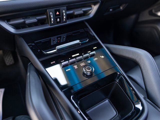 Certified 2025 Porsche Cayenne image 33