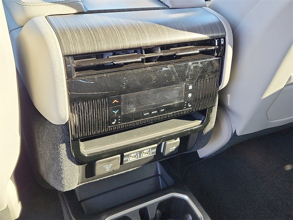 Used 2024 Jeep Wagoneer Series II image 13