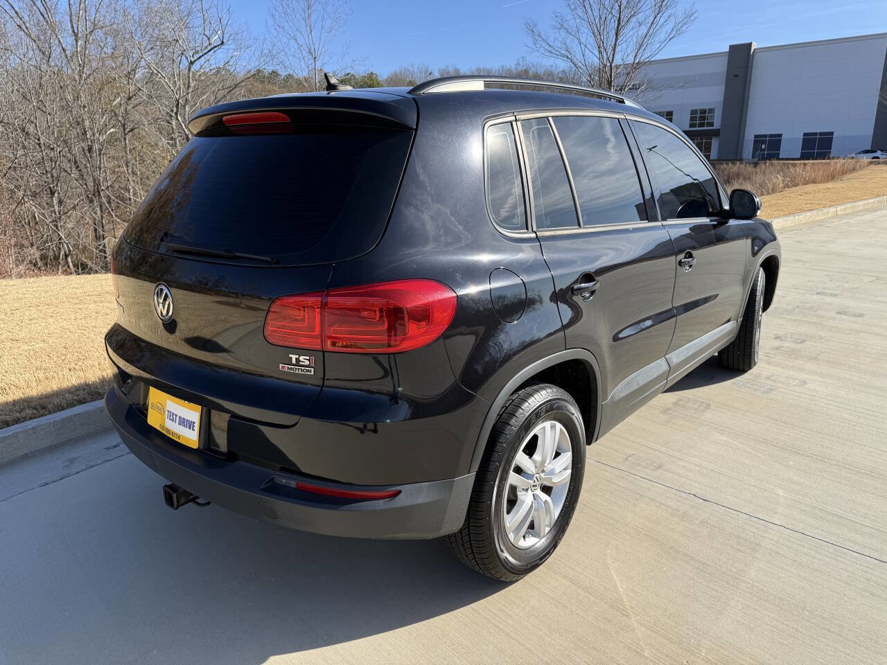 Used 2017 Volkswagen Tiguan S image 5