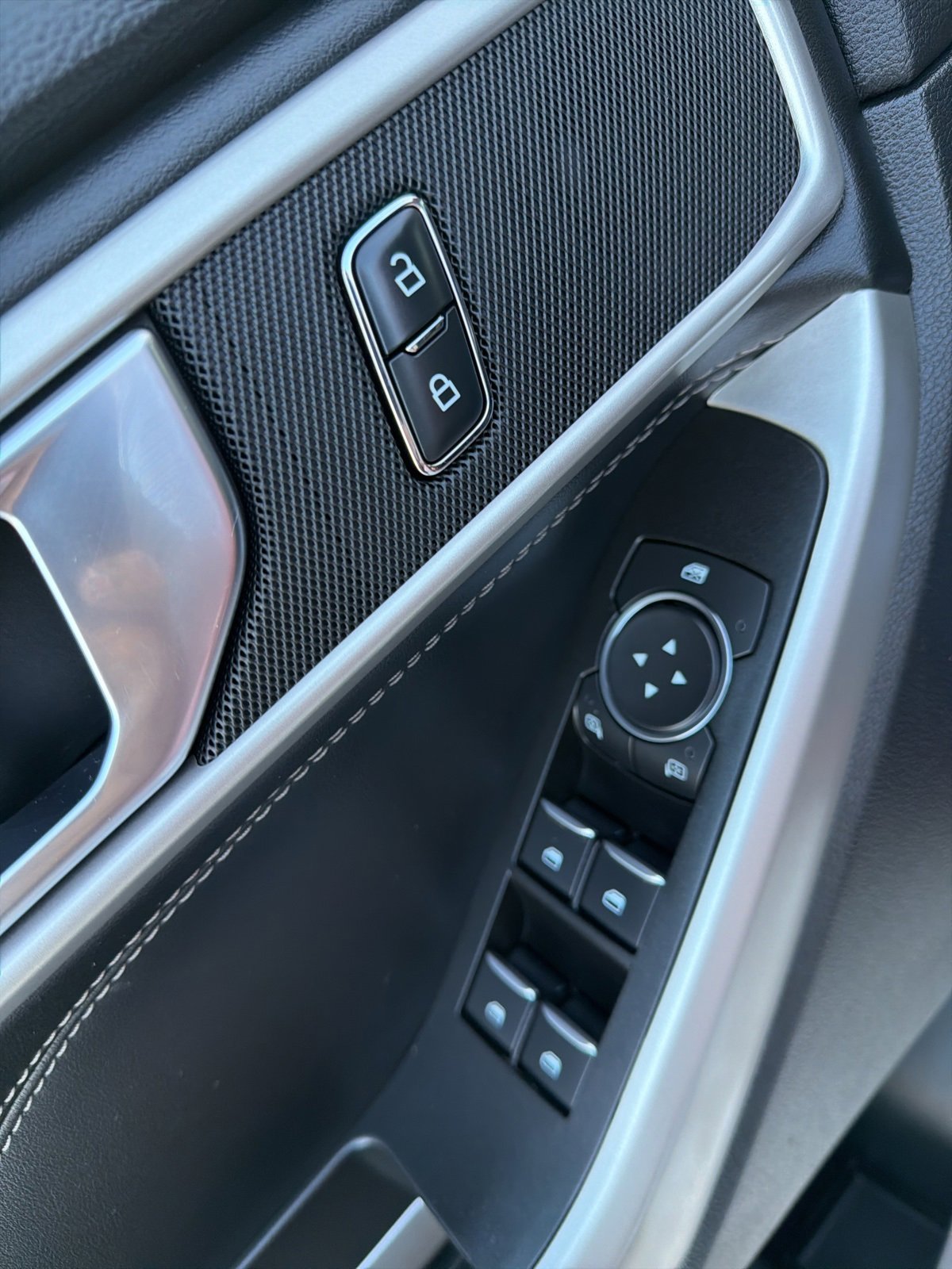 Used 2020 Ford Explorer XLT w/ Equipment Group 202A image 16