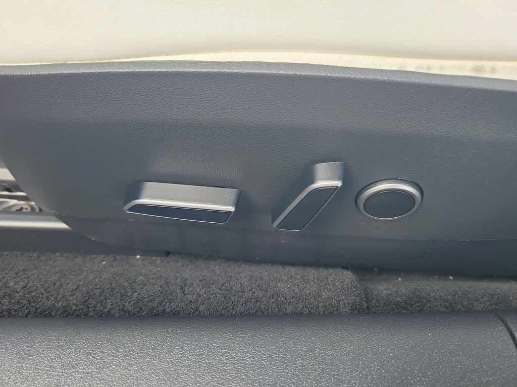 Used 2023 Tesla Model 3 Standard Range RWD image 17