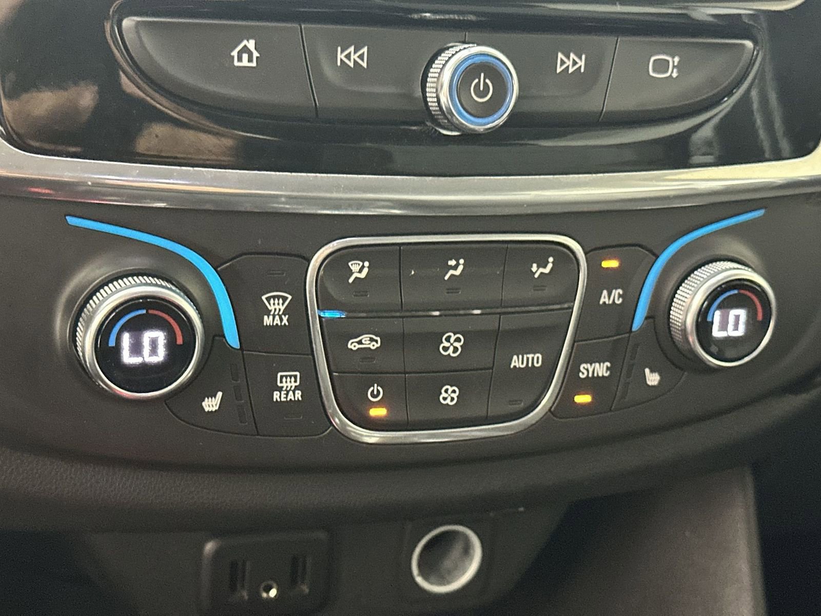 Used 2019 Chevrolet Traverse LT FWD image 19