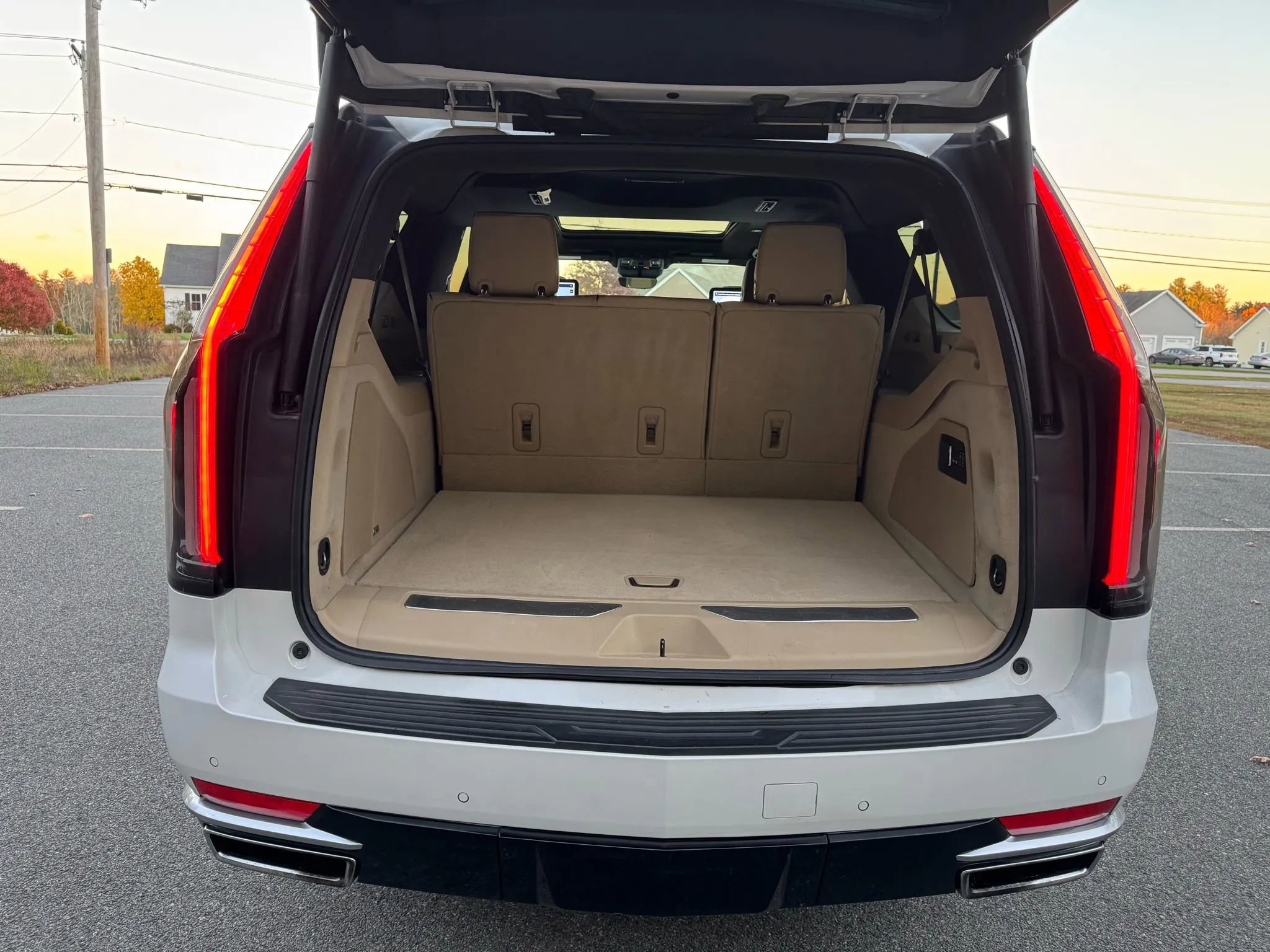 Used 2021 Cadillac Escalade ESV Premium Luxury image 40