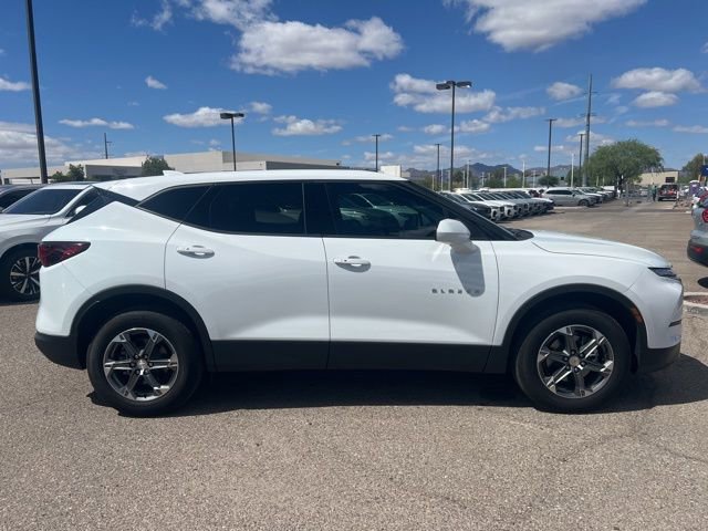 Used 2025 Chevrolet Blazer LT AWD/4WD image 2