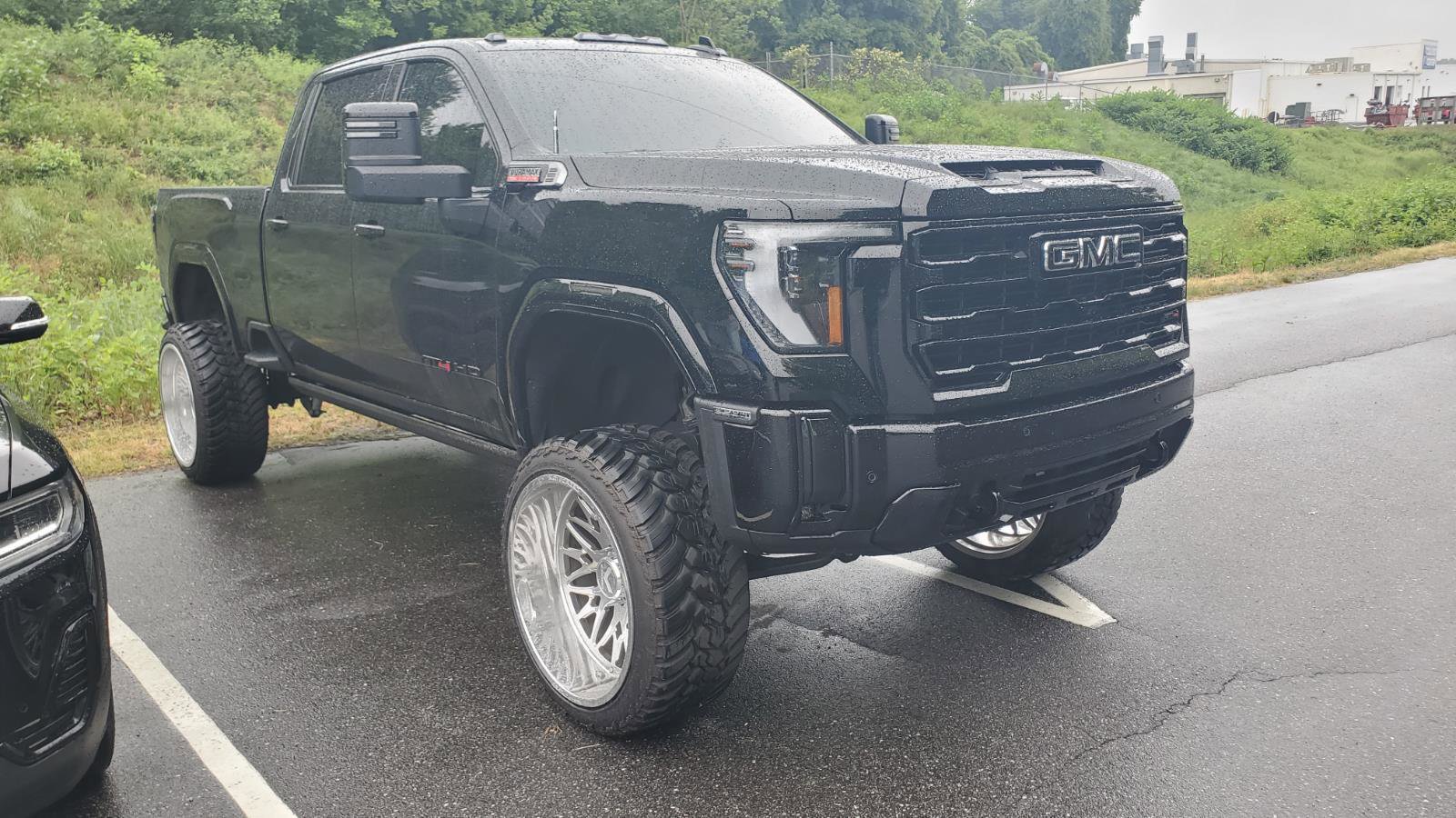 Used 2025 GMC Sierra 2500 AT4 w/ AT4 Premium Plus Package AWD/4WD image 2