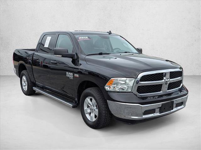 Used 2020 RAM 1500 Classic SLT w/ Luxury Group AWD/4WD image 3