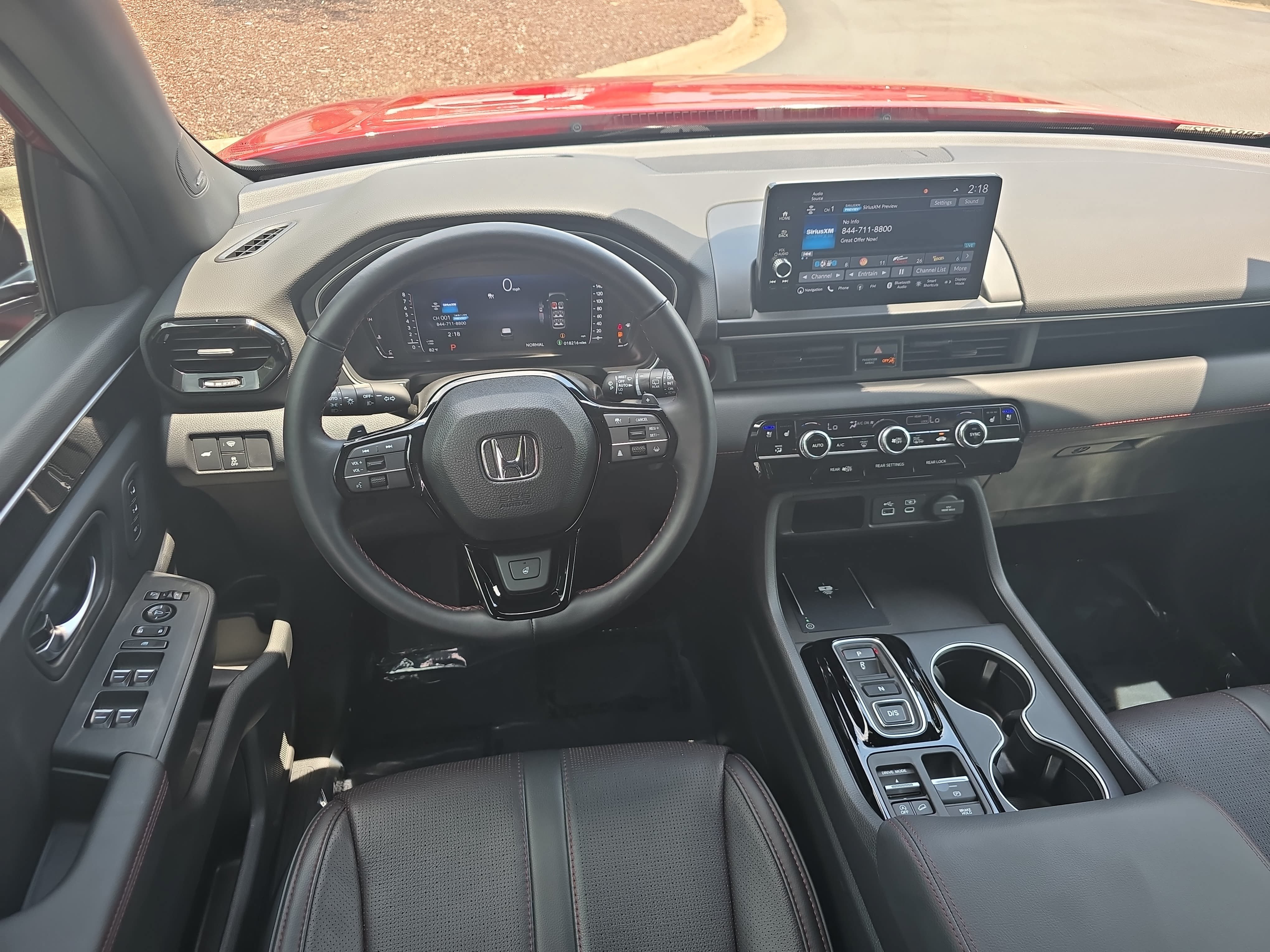 Used 2025 Honda Pilot Black Edition image 16