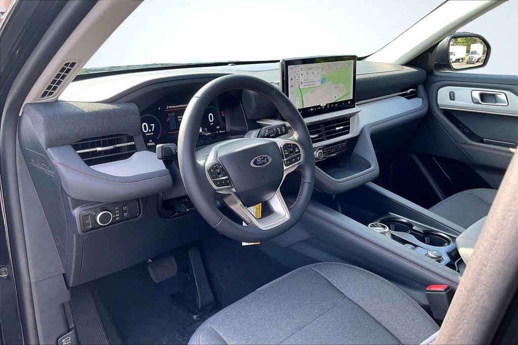 New 2026 Ford Explorer Active RWD image 7