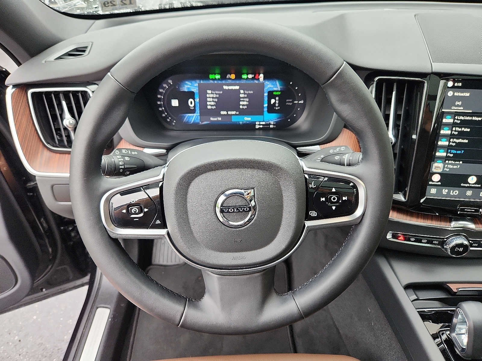 Certified 2025 Volvo XC60 T8 Plus w/ Climate Package AWD/4WD image 19