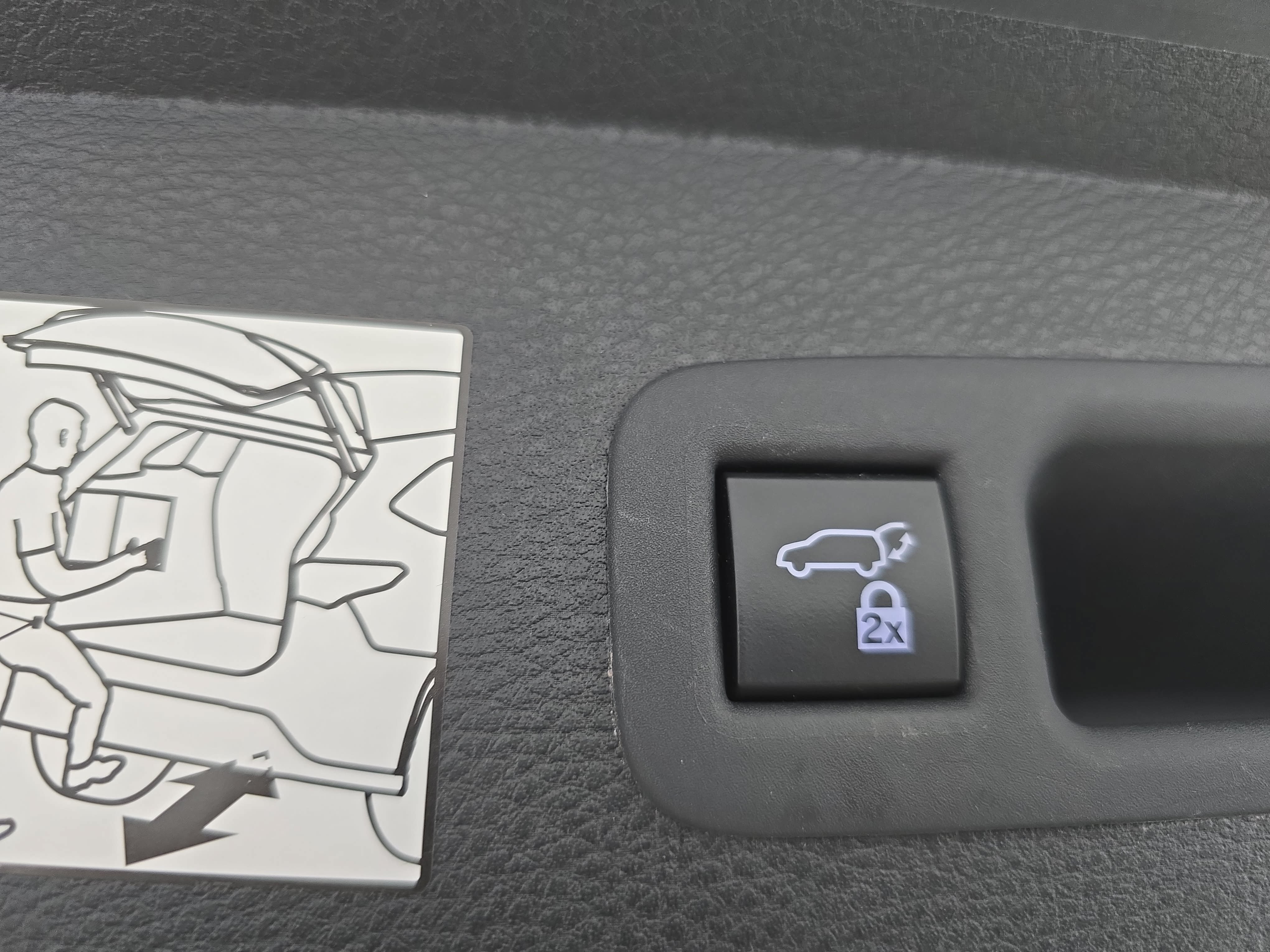 Used 2024 Toyota Sienna XLE FWD image 14