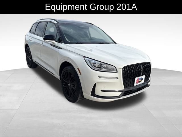 Used 2025 Lincoln Corsair Reserve w/ Jet Appearance Package image 4