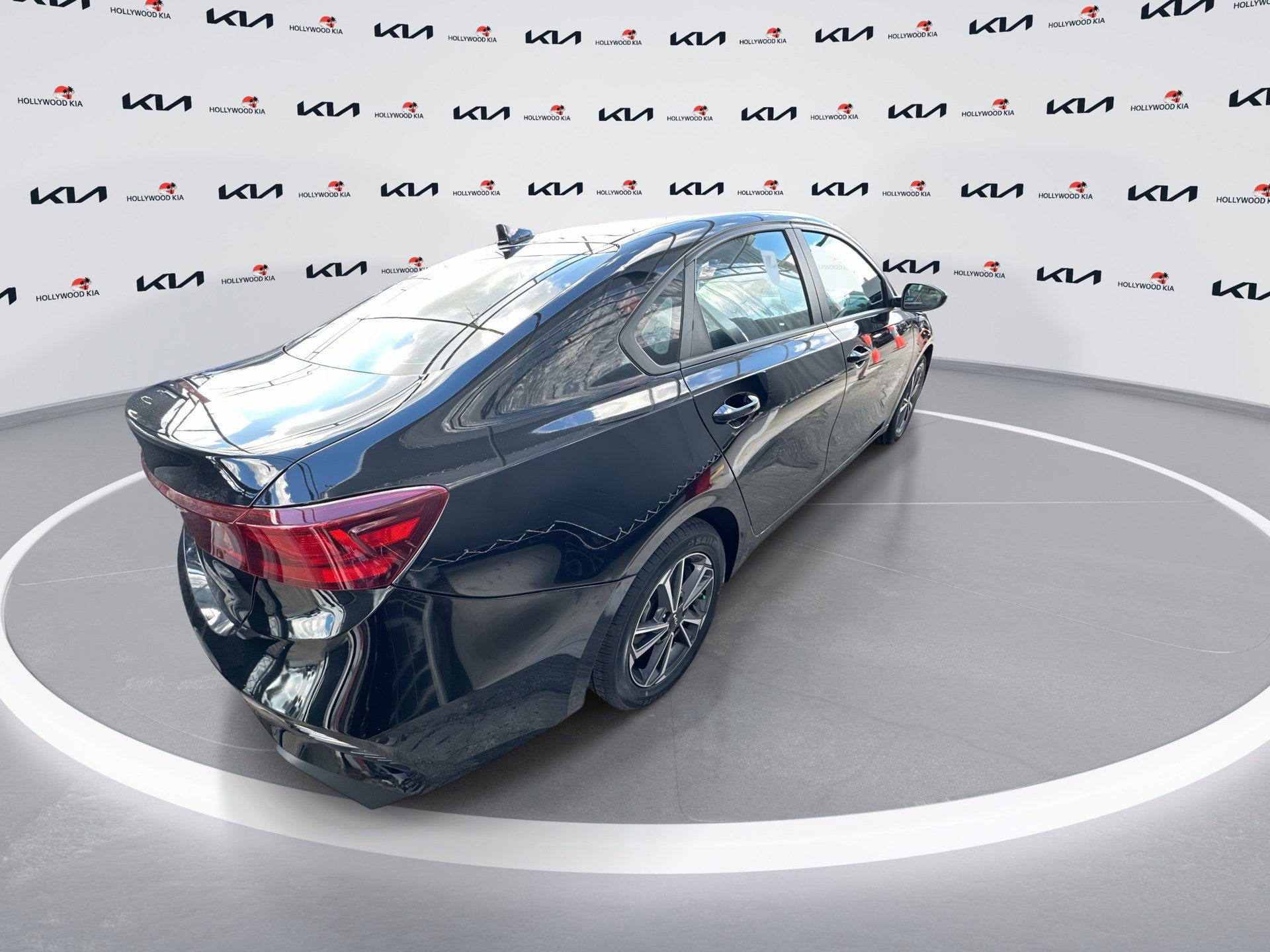 Used 2022 Kia Forte LXS image 8